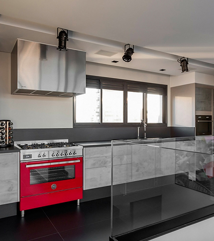 Jayme Bernardo & fogão Bertazzoni Professional PRO 906.