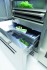 Duplo Sistema de Refrigeração: os alimentos conservam-se frescos por muito mais tempo no refrigerador com alta umidade no ar, que preserva melhor seus sabores e nutrientes. Refrigerador e freezer frost free funcionam de forma independente, evitando que o ar frio e seco do freezer resseque e danifique os alimentos do refrigerador. Impede também a mistura de odores entre os alimentos colocados no refrigerador e freezer.