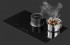 Acionamento Simultâneo da Coifa e Cooktop: ao ligar uma zona de preparo a coifa se eleva e aciona automaticamente a velocidade de sucção proporcional à potência de indução escolhida para cozinhar.