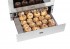 Ampla Capacidade Interna: de 26 litros para acomodar grandes alimentos e/ou utensílios aquecidos. Oferece as seguintes medidas internas: 52 cm X 42 cm X 11 cm (P x L x A).