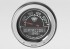 Mostrador com Display Digital de 3 Funções: relógio de horas, timer com aviso sonoro e exibição alternada da temperatura atual do alimento e da temperatura definida para a sonda que é inserida no alimento. O ponteiro analógico indica a temperatura dentro da cavidade do forno principal.