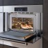 Forno Combinado com Micro-ondas: tecnologia profissional que acelera em até 3 vezes a velocidade de preparo de assados e grelhados por permitir combinar o calor ventilado, do grill e das micro-ondas, oferecendo deliciosos resultados culinários.